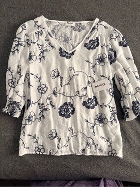 Kindred White V-Neck Floral Embroidered Blouse